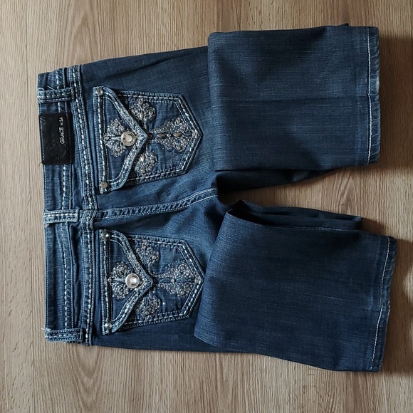 Grace in LA - Picture 1 of 9